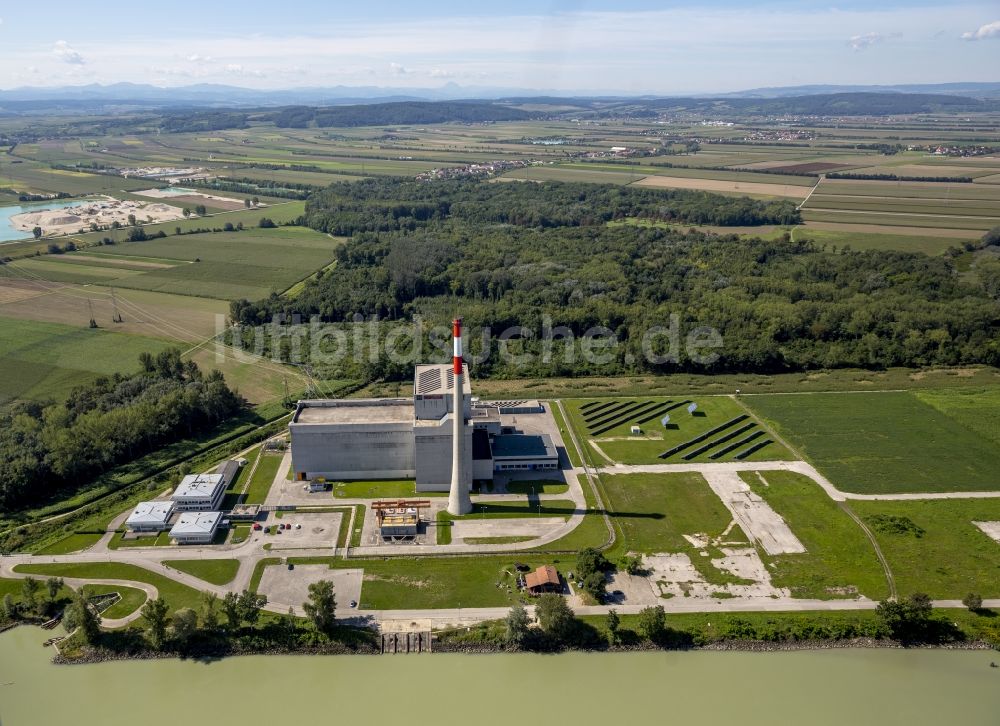 Zwentendorf aus der Vogelperspektive: Kernkraftwerk Zwentendorf (auch Kernkraftwerk Tullnerfeld) an der Donau bei Zwentendorf in Niederösterreich in Österreich