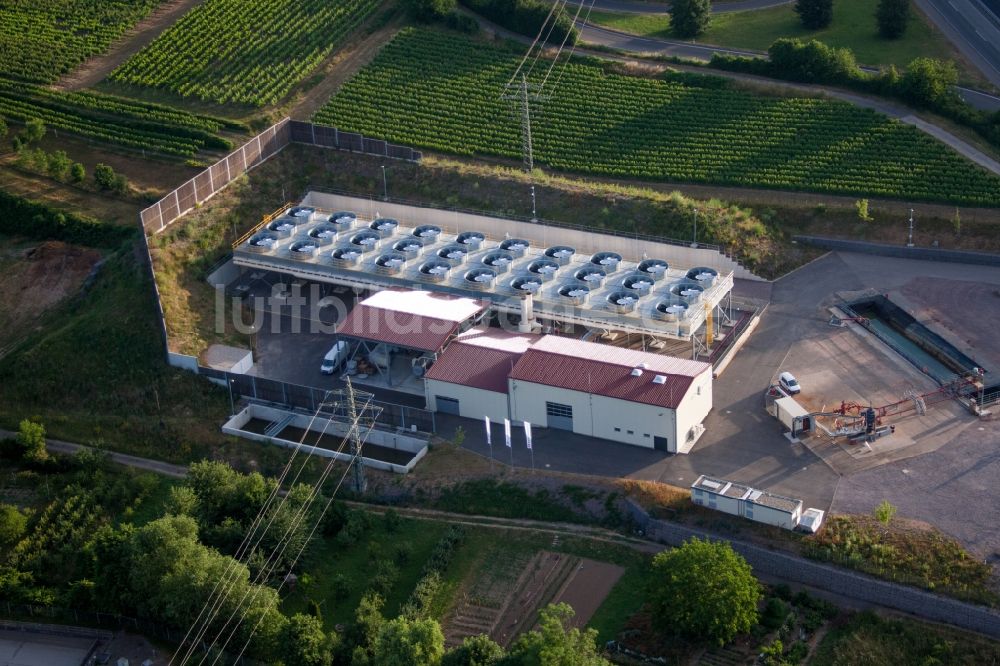 Insheim von oben - Kühlanlagen des Geothermiekraftwerk in Insheim im Bundesland Rheinland-Pfalz, Deutschland