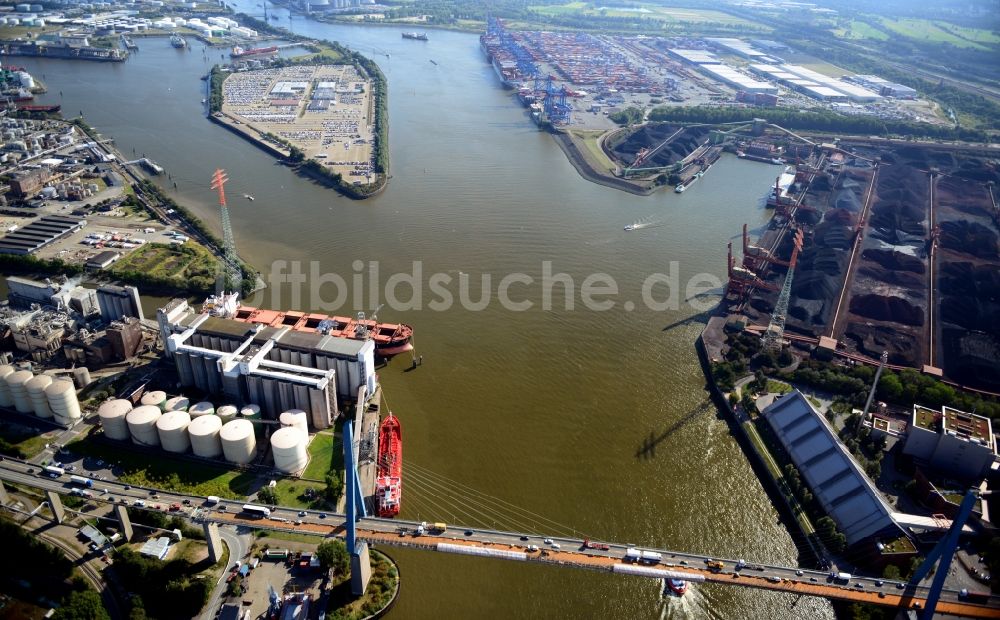 Luftbild Hamburg - Köhlbrandbrücke über dem Rugenberger Hafen in Hamburg-Mitte / Waltershof