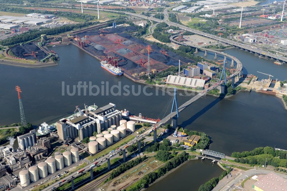 Luftaufnahme Hamburg - Köhlbrandbrücke über dem Rugenberger Hafen in Hamburg-Mitte / Waltershof