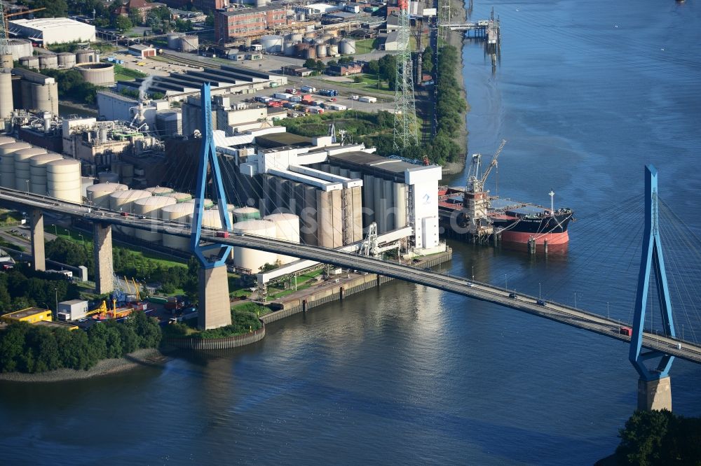 Hamburg aus der Vogelperspektive: Köhlbrandbrücke über dem Rugenberger Hafen in Hamburg-Mitte / Waltershof