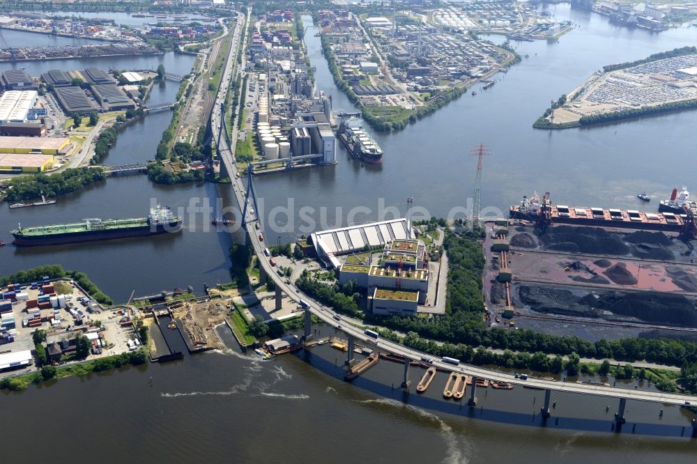 Hamburg aus der Vogelperspektive: Köhlbrandbrücke über dem Rugenberger Hafen in Hamburg-Mitte / Waltershof