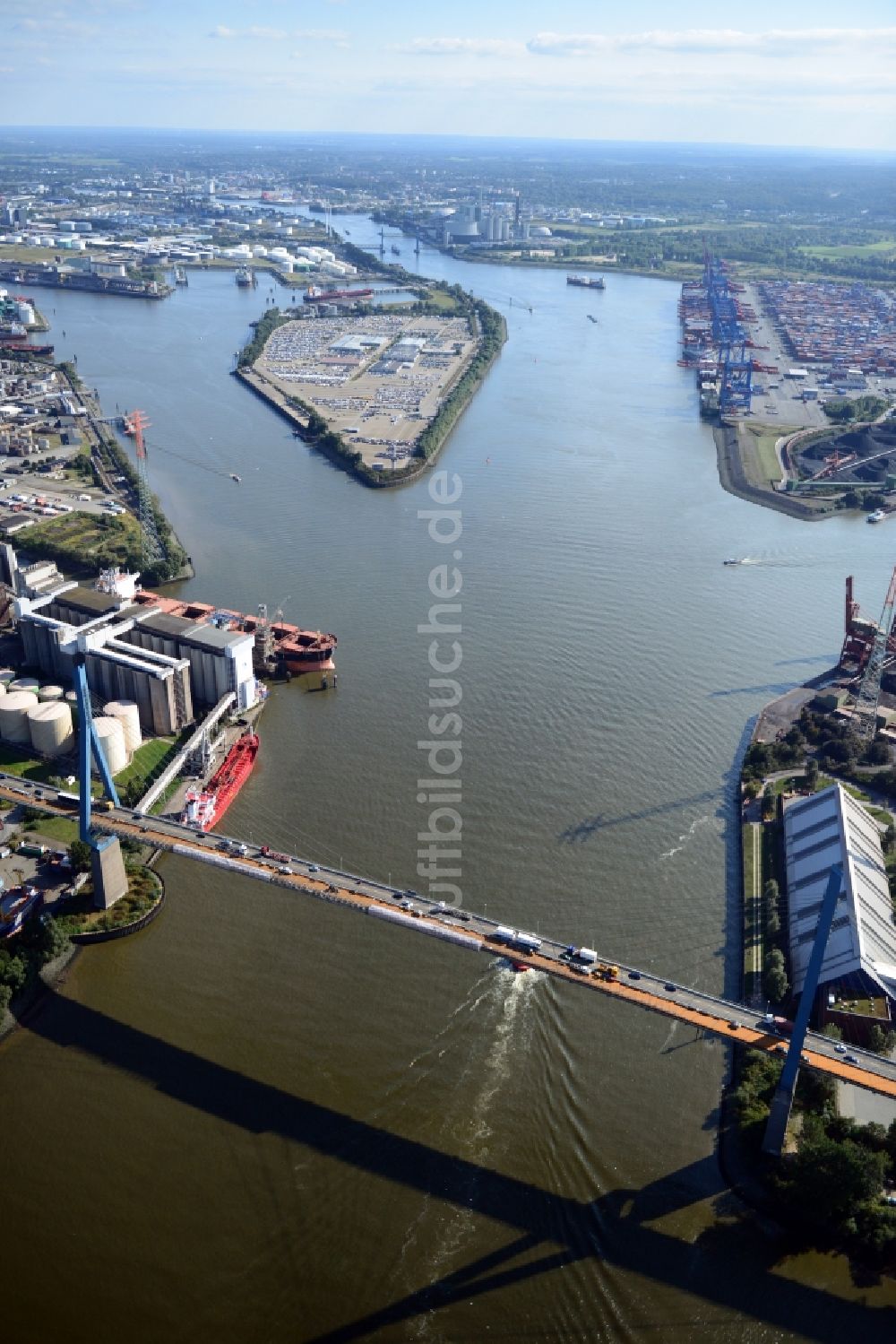 Hamburg aus der Vogelperspektive: Köhlbrandbrücke in Hamburg-Mitte / Waltershof