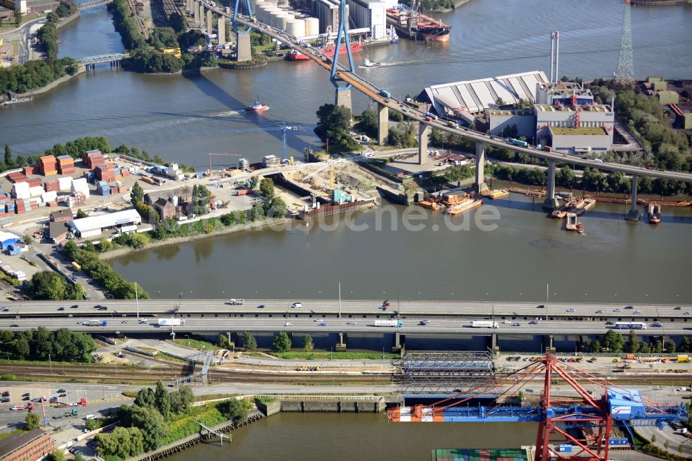 Luftaufnahme Hamburg - Köhlbrandbrücke, Waltershofer Bahnbrücke und Autobahnbrücke A7 in Hamburg-Mitte / Waltershof