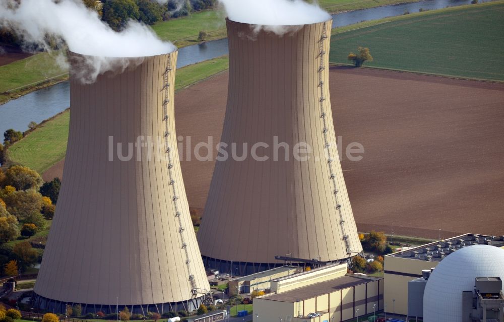 Grohnde aus der Vogelperspektive: Kühltürme des Kernkraftwerkes in Grohnde im Bundesland Niedersachsen