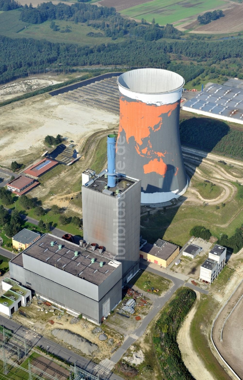 Luftaufnahme Meppen - Kühlturm auf dem Gelände des ehemaligen Kraftwerk Meppen-Hüntel in Niedersachsen