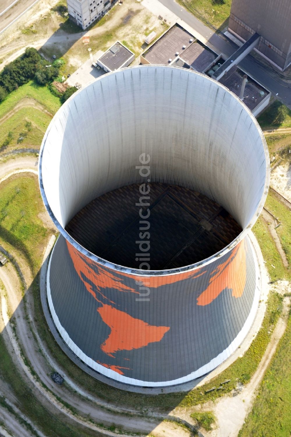 Meppen aus der Vogelperspektive: Kühlturm auf dem Gelände des ehemaligen Kraftwerk Meppen-Hüntel in Niedersachsen