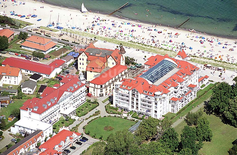 Kühlungsborn / Mecklenburg Vorpommern aus der Vogelperspektive: Kühlungsborn in Mecklenburg Vorpommern Hotelneubaukomplex Appartemnethaus Meeresblick Ostseeallee 45 18225 Ostseebad Kühlingsborn KONTAKT: Karin & Peter Kreye Kirchhofstr