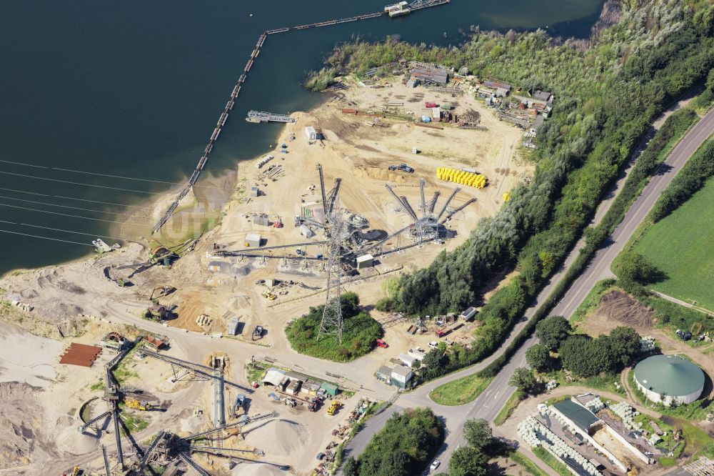 Luftaufnahme Neukirchen-Vluyn - Kies-Sand Tagebau in Neukirchen-Vluyn im Bundesland Nordrhein-Westfalen, Deutschland