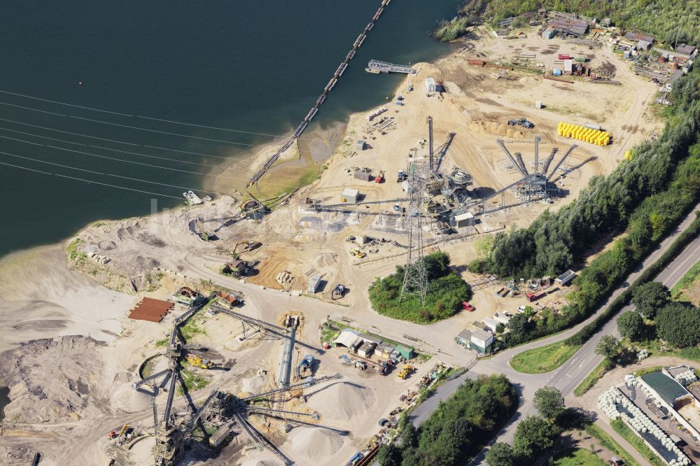 Neukirchen-Vluyn von oben - Kies-Sand Tagebau in Neukirchen-Vluyn im Bundesland Nordrhein-Westfalen, Deutschland