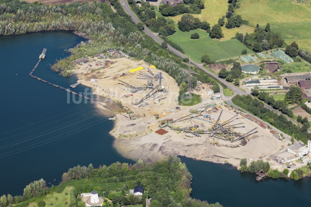 Neukirchen-Vluyn von oben - Kies-Sand Tagebau in Neukirchen-Vluyn im Bundesland Nordrhein-Westfalen, Deutschland