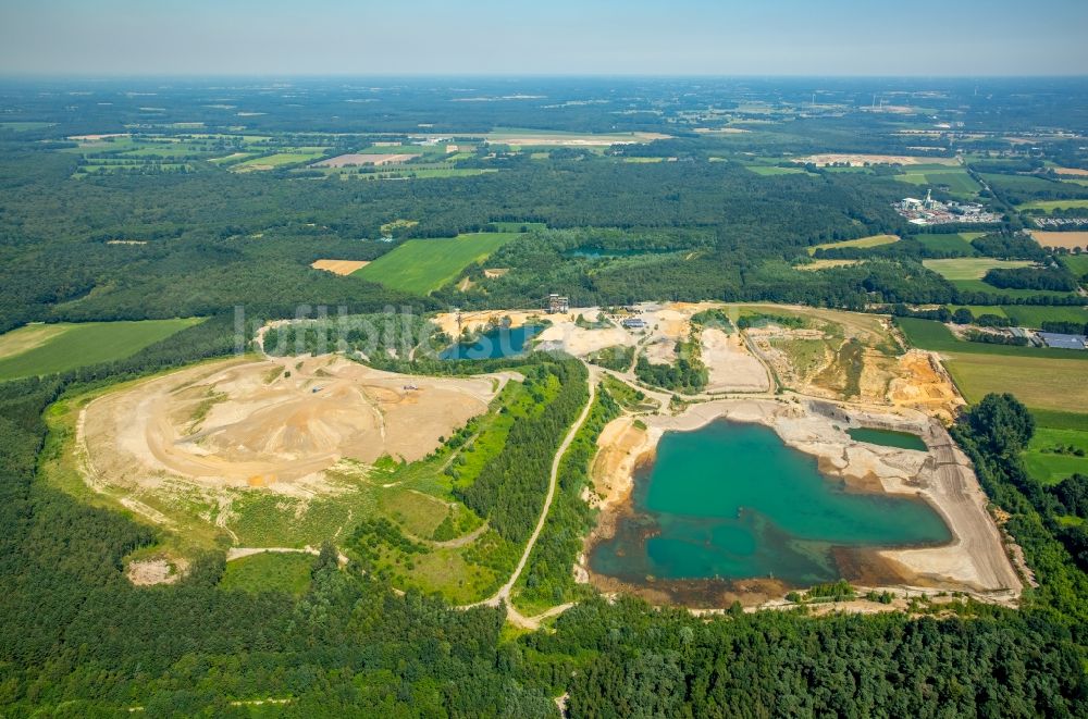 Luftbild Bottrop - Kies- Tagebau am Baggersee Kirchhellen in Bottrop im Bundesland Nordrhein-Westfalen