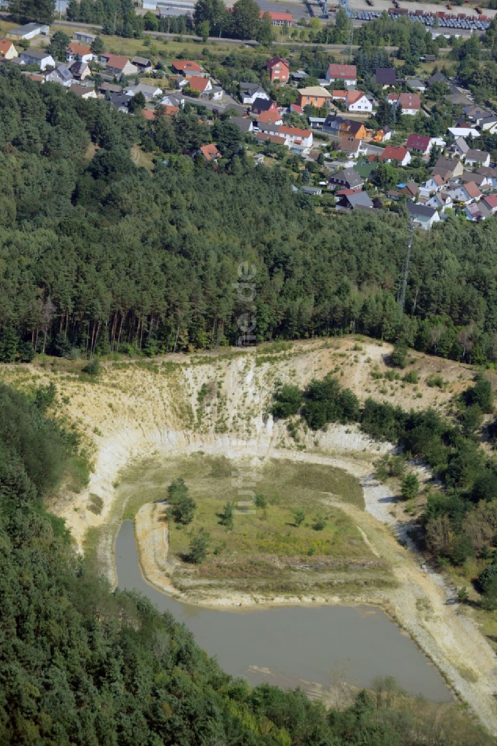 Eisenhüttenstadt aus der Vogelperspektive: Kies- Tagebau an den Diehloer Höhen in Eisenhüttenstadt im Bundesland Brandenburg