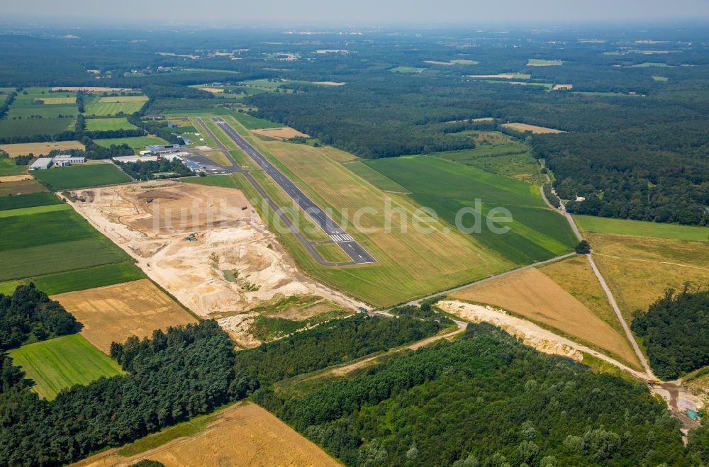 Luftbild Bottrop - Kies- Tagebau am Flugplatz Schwarze Heide im Stadtteil Kirchhellen in Bottrop im Bundesland Nordrhein-Westfalen