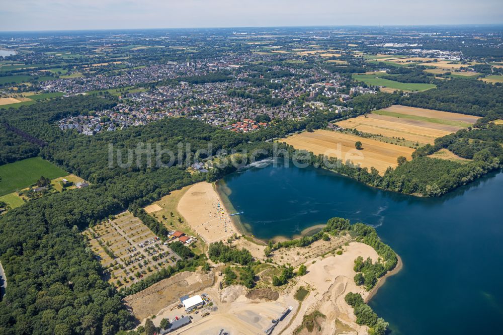 Luftbild Voerde (Niederrhein) - Kies- Tagebau der Heidelberger Kieswerke Rhein-Ruhr GmbH - Kieswerk Hünxe in Voerde (Niederrhein) im Bundesland Nordrhein-Westfalen, Deutschland