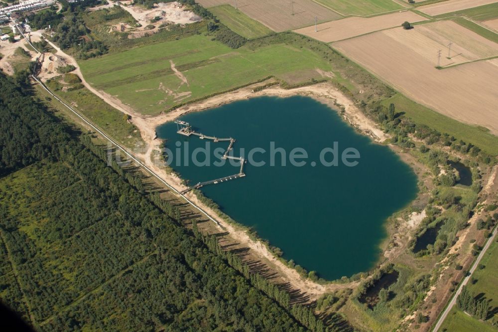 Durmersheim aus der Vogelperspektive: Kies- Tagebau Kiesgrube am Hardtwald in Durmersheim im Bundesland Baden-Württemberg