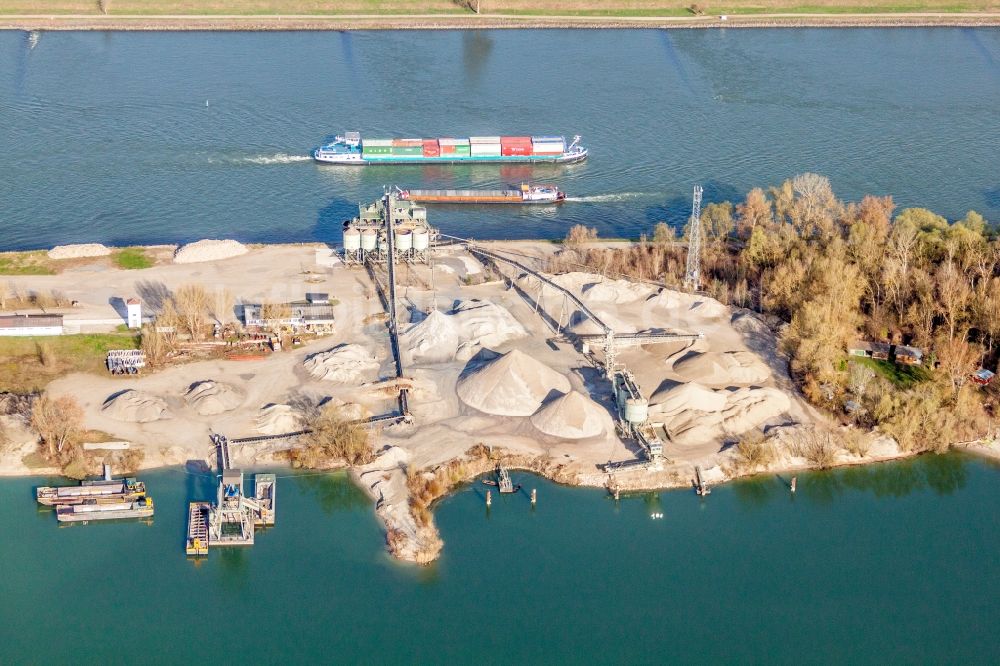 Luftaufnahme Steinmauern - Kies- Tagebau der Kiesgrube zwischen Rhein und Goldkanal in Steinmauern im Bundesland Baden-Württemberg, Deutschland