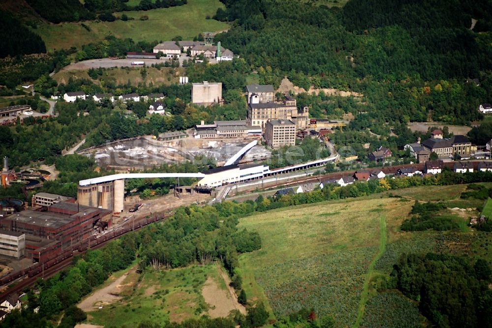 Lennestadt von oben - Kies- Tagebau in Lennestadt im Bundesland Nordrhein-Westfalen