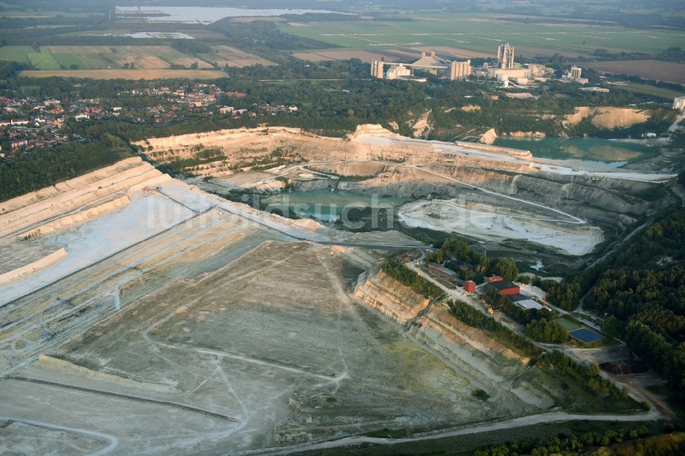 Lägerdorf von oben - Kies- Tagebau in Lägerdorf im Bundesland Schleswig-Holstein