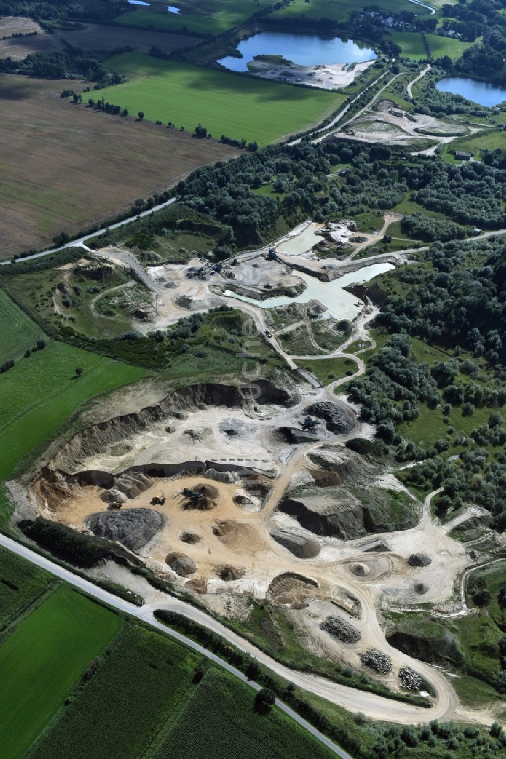 Oeversee aus der Vogelperspektive: Kies- Tagebau in Oeversee im Bundesland Schleswig-Holstein