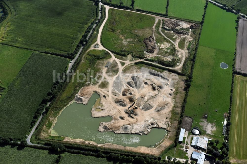 Oeversee aus der Vogelperspektive: Kies- Tagebau am Sankelmarker See in Oeversee im Bundesland Schleswig-Holstein