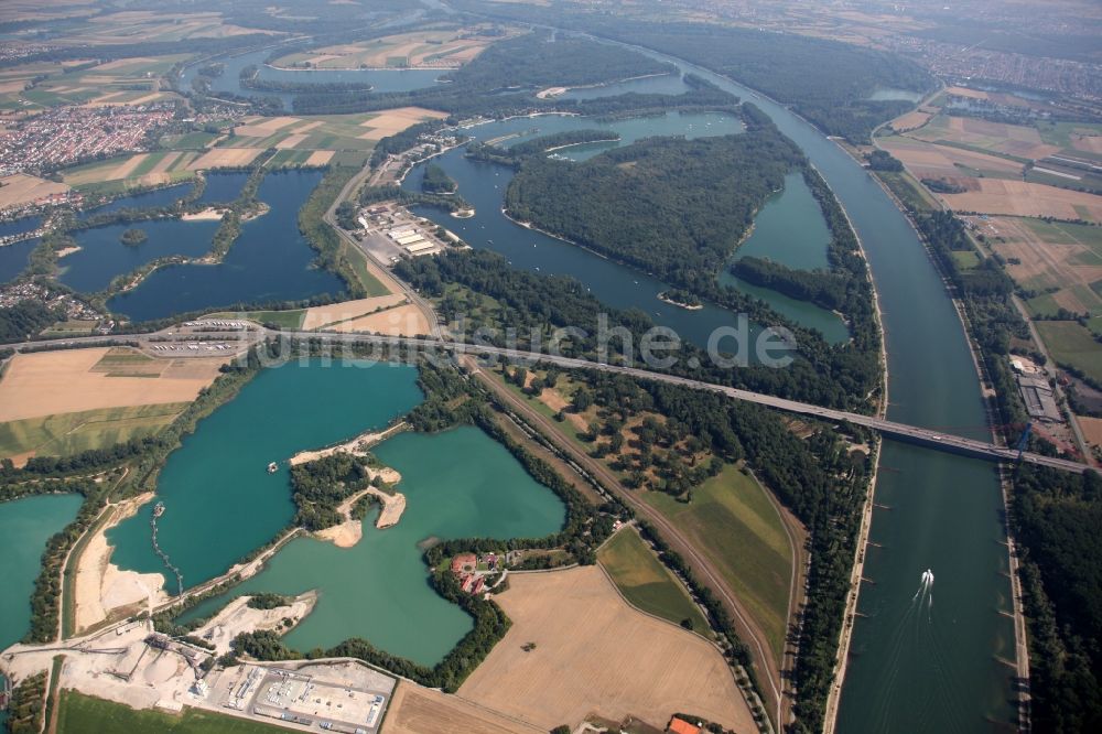 Speyer von oben - Kies- Tagebau im See Deutschewühl in Speyer im Bundesland Rheinland-Pfalz