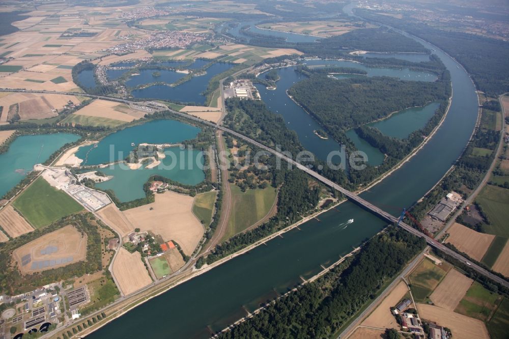 Speyer aus der Vogelperspektive: Kies- Tagebau im See Deutschewühl in Speyer im Bundesland Rheinland-Pfalz