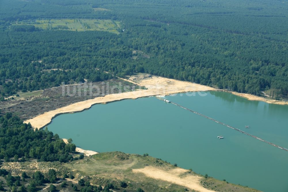 Spreenhagen von oben - Kies- Tagebau See in Spreenhagen im Bundesland Brandenburg