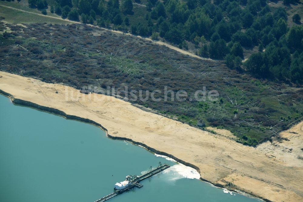 Spreenhagen von oben - Kies- Tagebau See in Spreenhagen im Bundesland Brandenburg