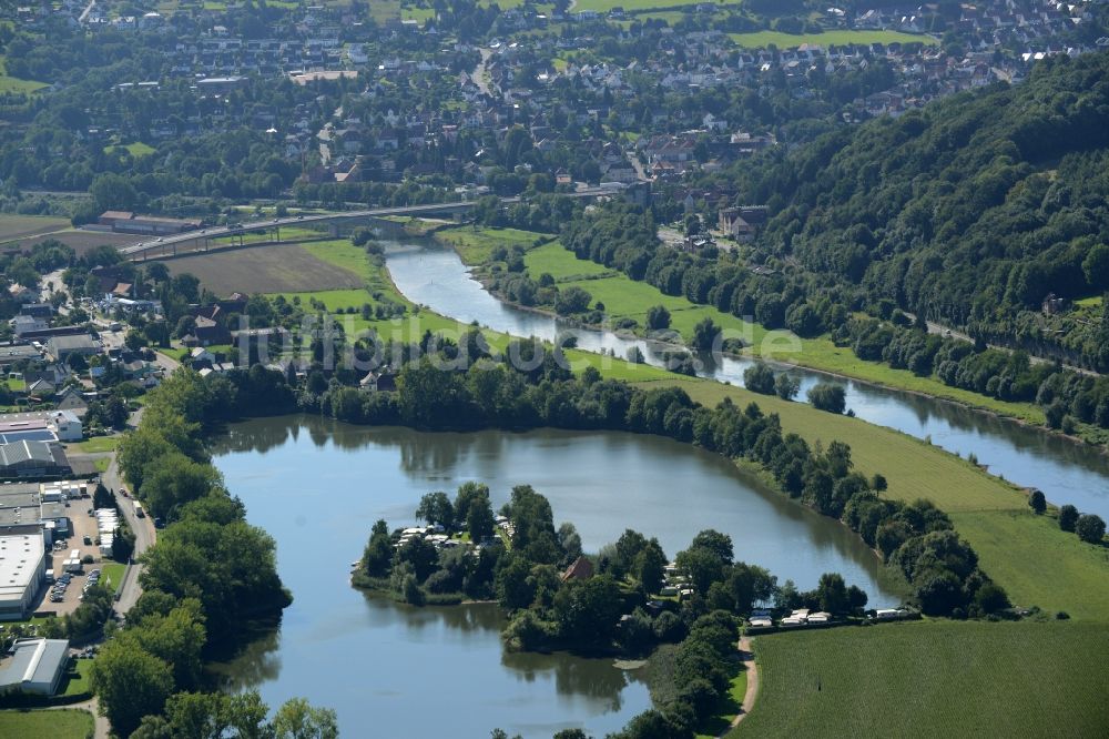 Luftaufnahme Uffeln - Kiesteich am östlichen Ufer des Flusses Weser in Uffeln im Bundesland Nordrhein-Westfalen