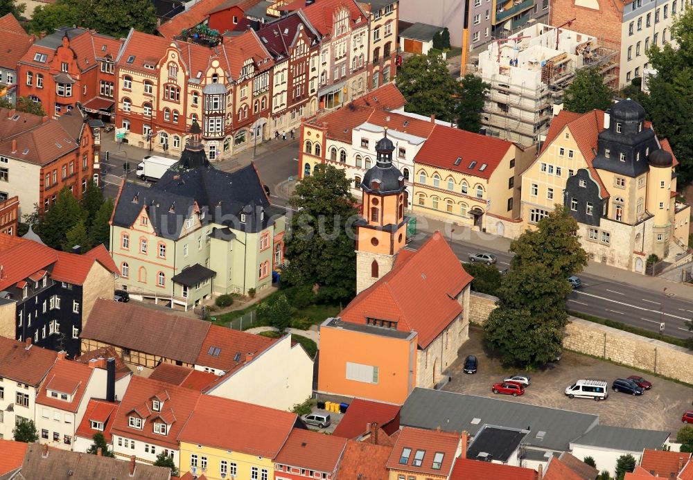 Luftaufnahme Mühlhausen - Kilianikirche am Kiliansgraben und umliegende Wohnhäuser in Mühlhausen in Thüringen