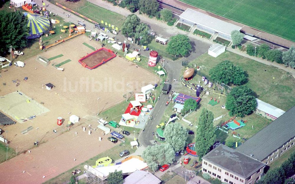 Luftaufnahme Berlin-Hohenschönhausen - Kinderfest im Sportforum in Berlin-Hohenschönhausen.