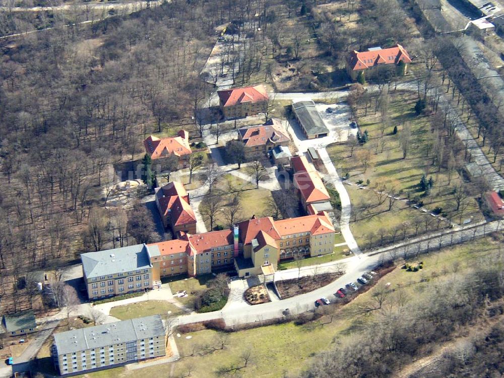 Berlin - LICHTENBERG von oben - Kinderklinik Lindenhof in Berlin-Lichtenberg. 16.03.03