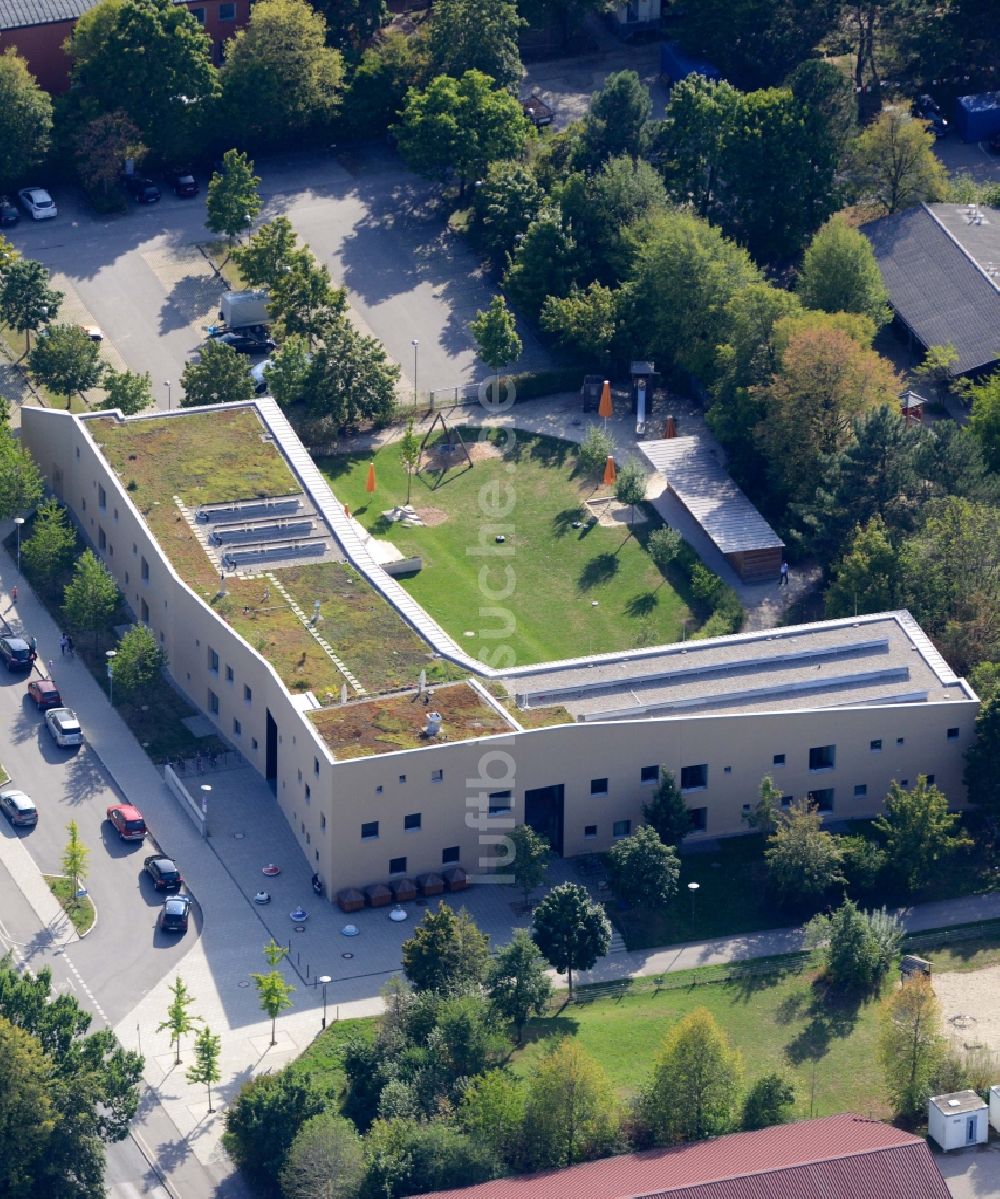 München aus der Vogelperspektive: Kindertagesstätte Haus der Kinder im Ortsteil Trudering in München im Bundesland Bayern