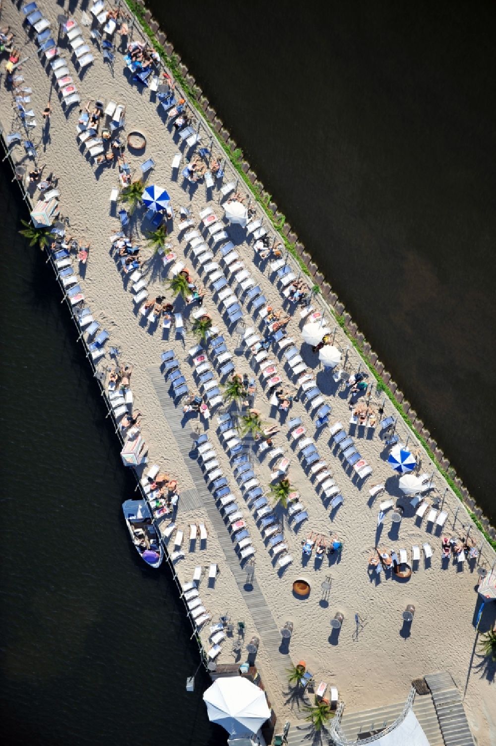 Offenbach aus der Vogelperspektive: King Kamehameha BEACH Club in Offenbach im Bundesland Hessen