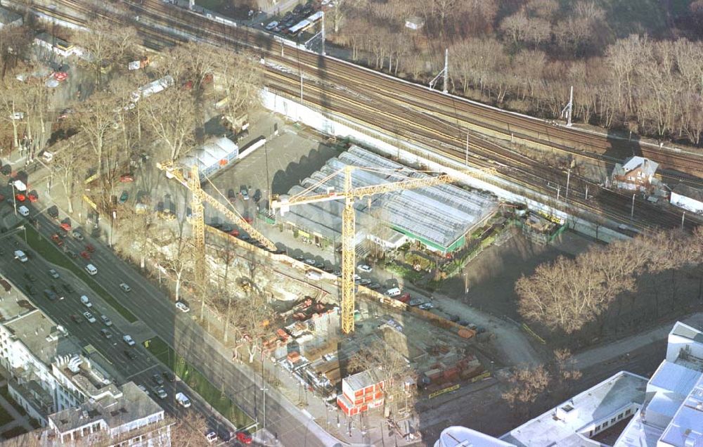 Luftbild Berlin - Treptow - Kinoneubau durch die Fa. IMBAUam S-Bhf. Treptow in Berlin-Treptow.