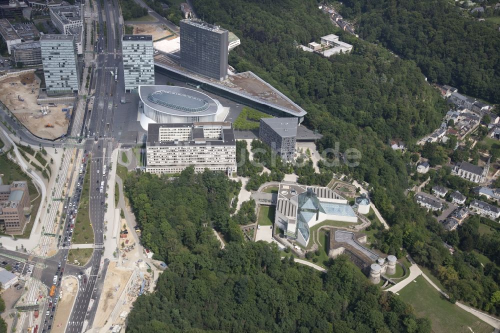 Luftaufnahme Luxembourg Luxemburg - Kirchberg-Plateau mit Robert Schumann-Gebäude, Philharmonie und Fort Thüngen