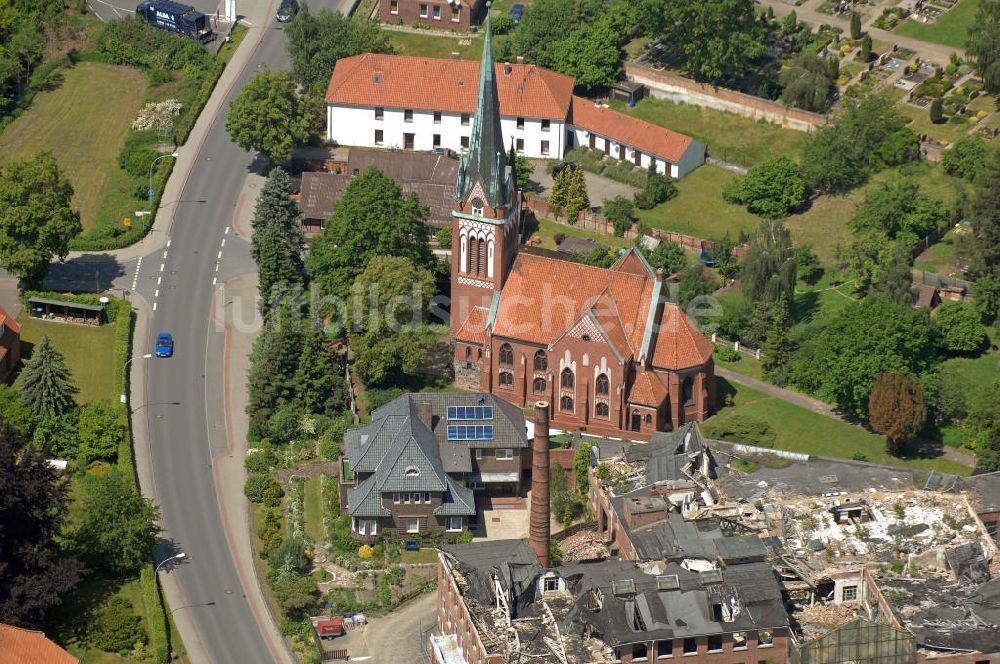 Wieren aus der Vogelperspektive: Kirche und Abrissarbeiten Wieren