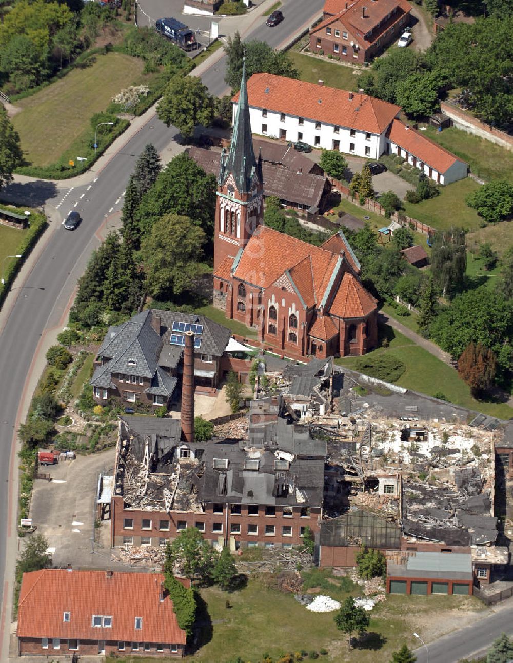 Wieren von oben - Kirche und Abrissarbeiten Wieren