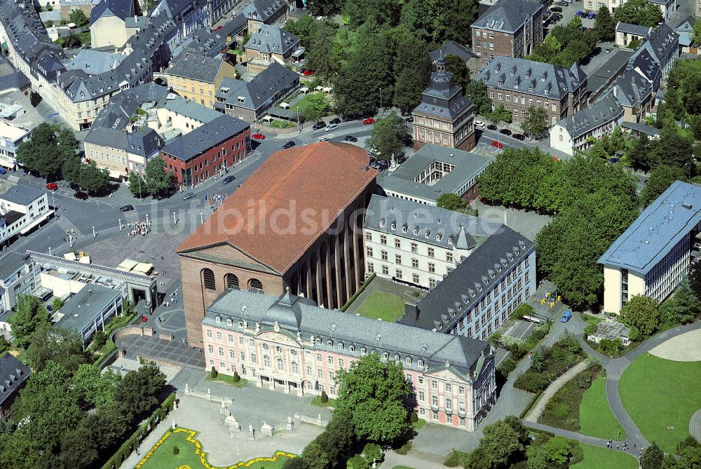 Trier aus der Vogelperspektive: Kirche Aula Palatina in Trier