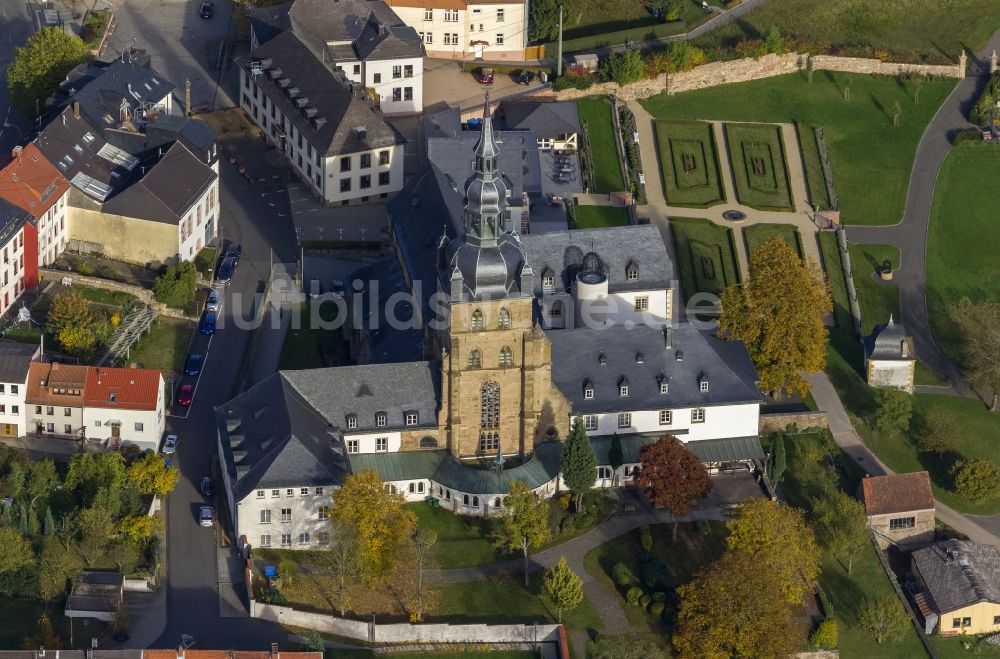 Tholey aus der Vogelperspektive: Kirche und Benediktinerabtei Tholey im Bundesland Saarland