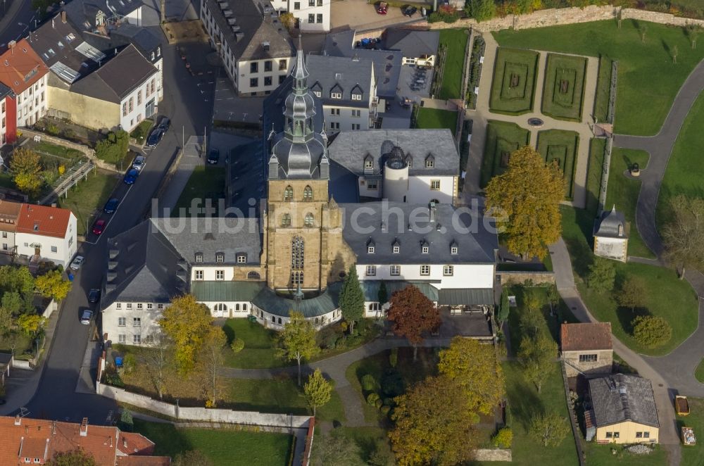 Luftaufnahme Tholey - Kirche und Benediktinerabtei Tholey im Bundesland Saarland