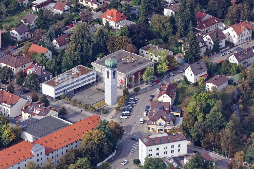 Planegg aus der Vogelperspektive: Kirche St. Elisabeth in Planegg im Bundesland Bayern