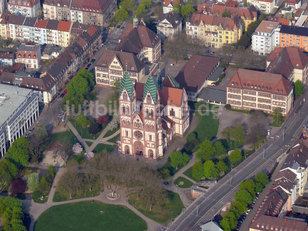 Freiburg aus der Vogelperspektive: Kirche Freiburg