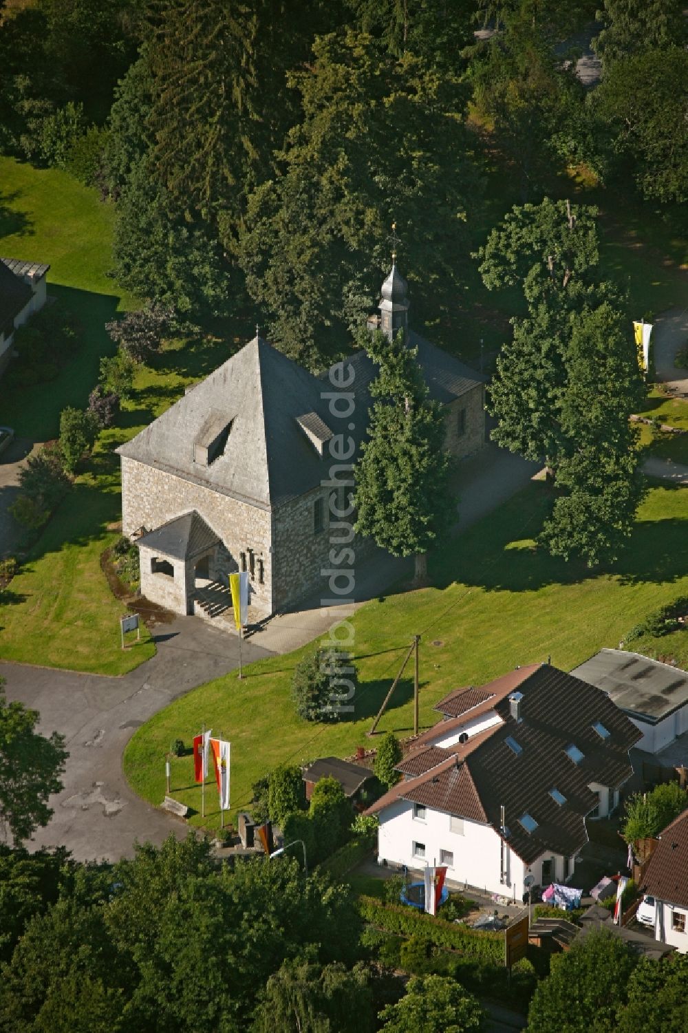 Luftaufnahme Neuenrade - Kirche St. Georg in Neuenrade im Bundesland Nordrhein-Westfalen