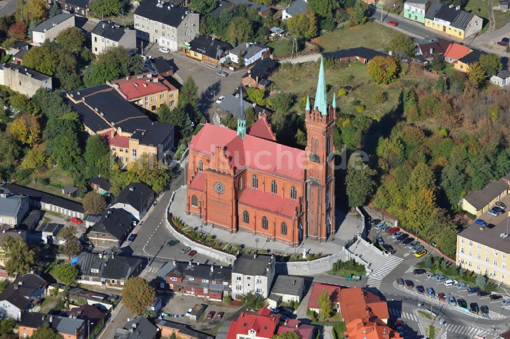 Zgierz ( Görnau ) von oben - Kirche der Heiligen Katharina von Alexandrien in Zgierz ( Görnau ) in Polen