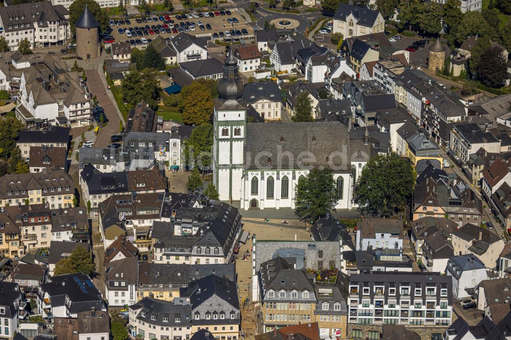 Luftbild Attendorn - Kirche St. Johannes Baptist in Attendorn im Bundesland Nordrhein-Westfalen, Deutschland