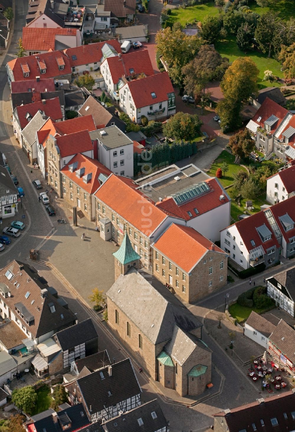 Hattingen aus der Vogelperspektive: Kirche St. Johannes Baptist in Hattingen im Bundesland Nordrhein-Westfalen