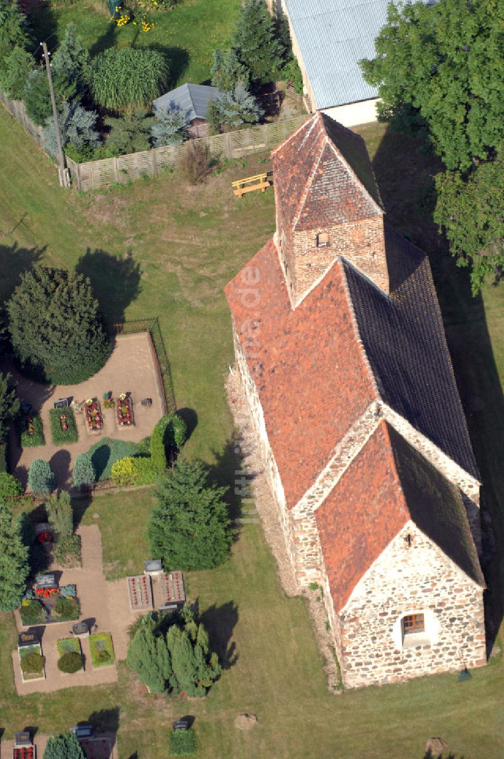 Klein Engersen von oben - Kirche in Klein Engersen