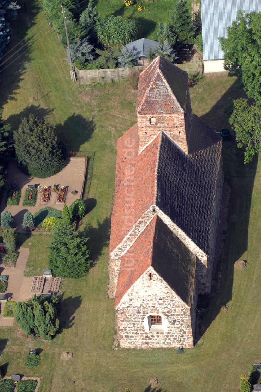 Klein Engersen aus der Vogelperspektive: Kirche in Klein Engersen